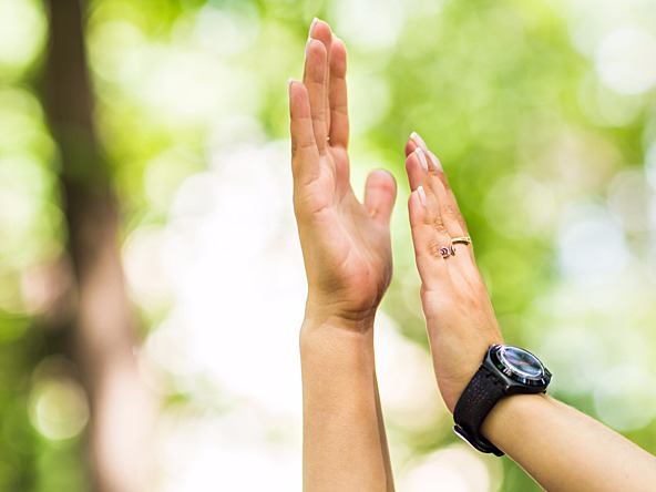 Clapping hands_crop